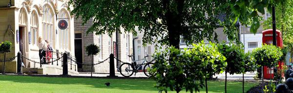 1220 x 620 Glossop 1706207664