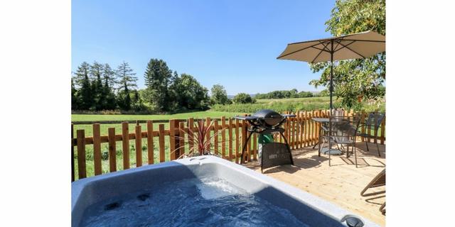 Bank Top Farm 3 h tub new