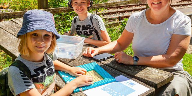 Lego 2 3000x2000px 1411107434