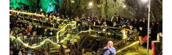 Peak Cavern Christmas carols new 1109999657