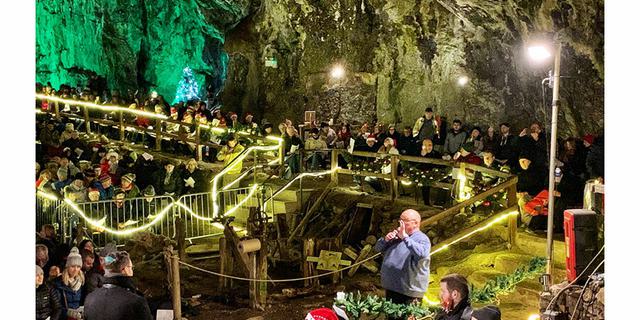 Peak Cavern Christmas carols new 1109999657