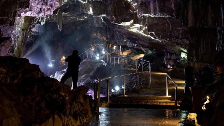 Pooles Cavern