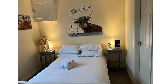 The Farmyard Inn Youlgreave dble room NEW