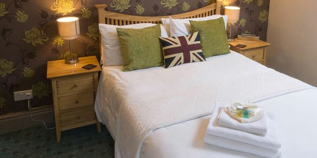 Yorkshire Bridge Inn bedroom 1220 x 620 968653689